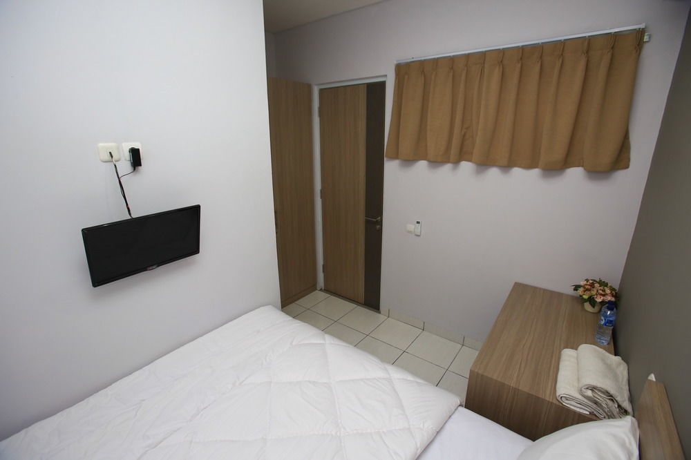 Reddoorz @ Karet Pedurenan 2 Jakarta Exterior foto